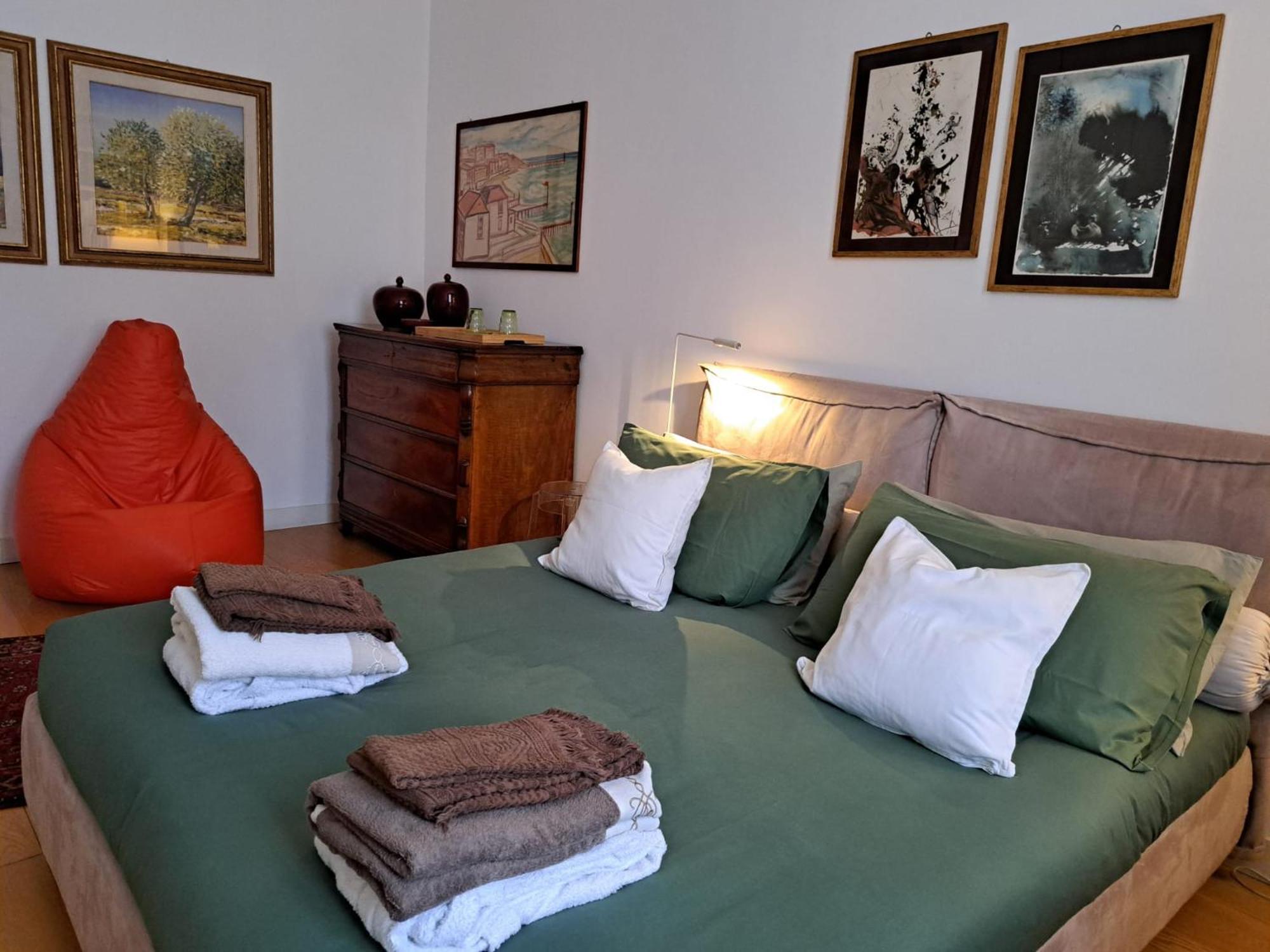 Casa Mari - Free Secure Parking, Breakfast, Private Bathroom, Wifi, Garden, Aircon, 3 Min Walk To Metro And Train Station มิลาน ภายนอก รูปภาพ